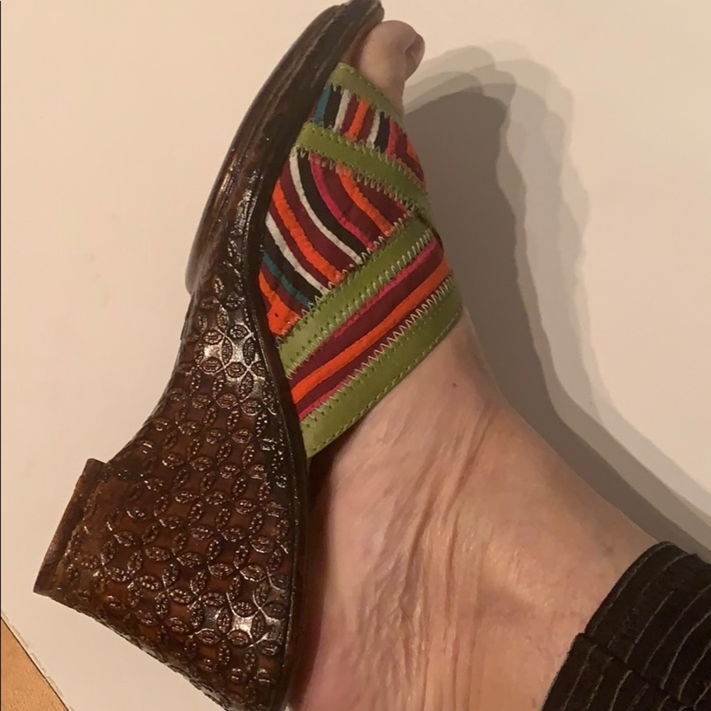 Multi-colored fun sandals - Picture 5 of 6